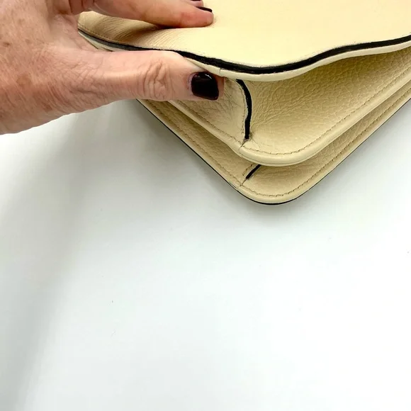 Gucci Cream Leather Shoulder Bag with Gold Hardware - Picture 9 of 10